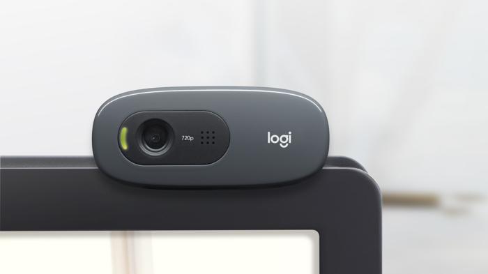 הצבת מצלמת C270 על מסך, צילום היצרן